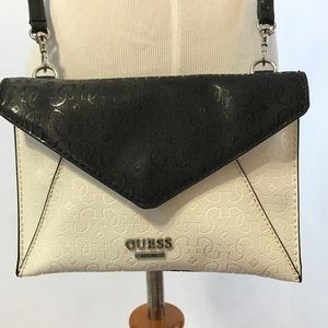 🔥NEW!🔥 The Perfect Little Guess Crossbody